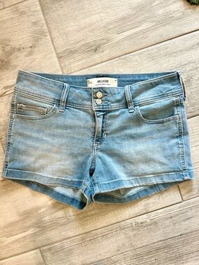 Hollister Women’s Light Wash Low Rise Denim Shortie Shorts Size 10 W30